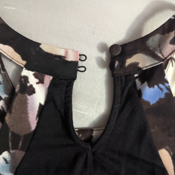 NYC halter style tank - Picture 5 of 5